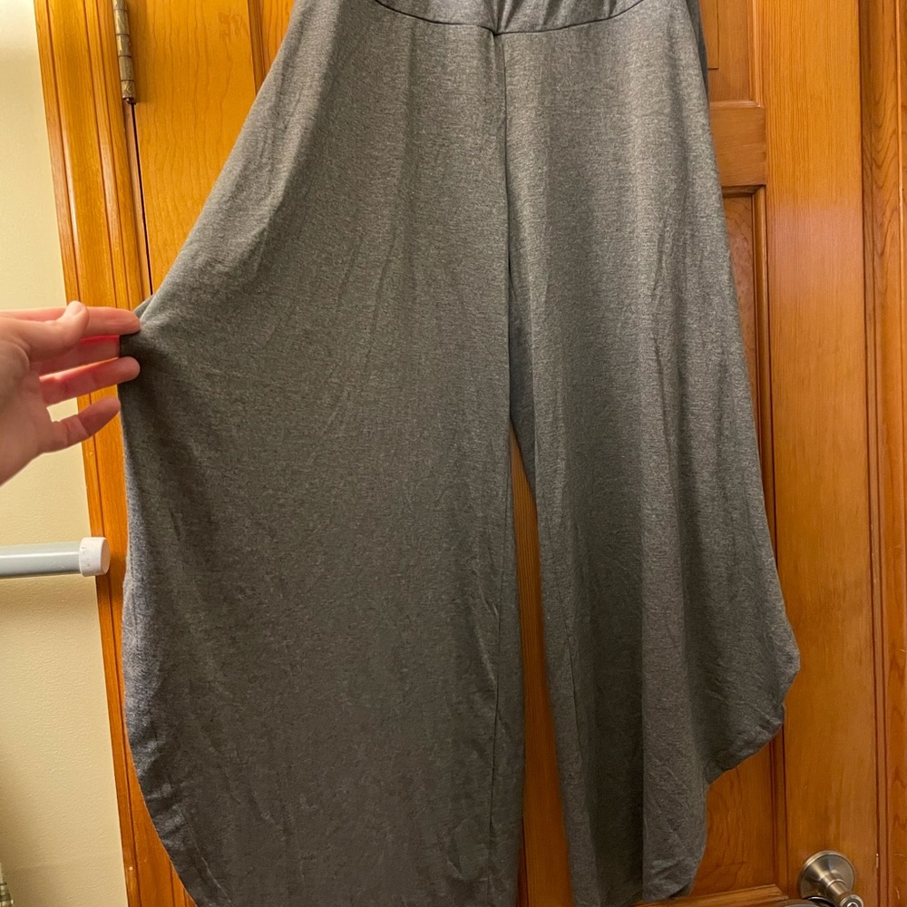 Dark gray side-slit palazzo pants